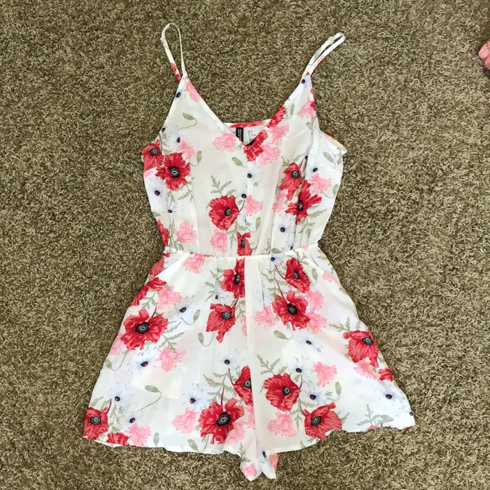 Flowy Floral Romper - Divided H&M